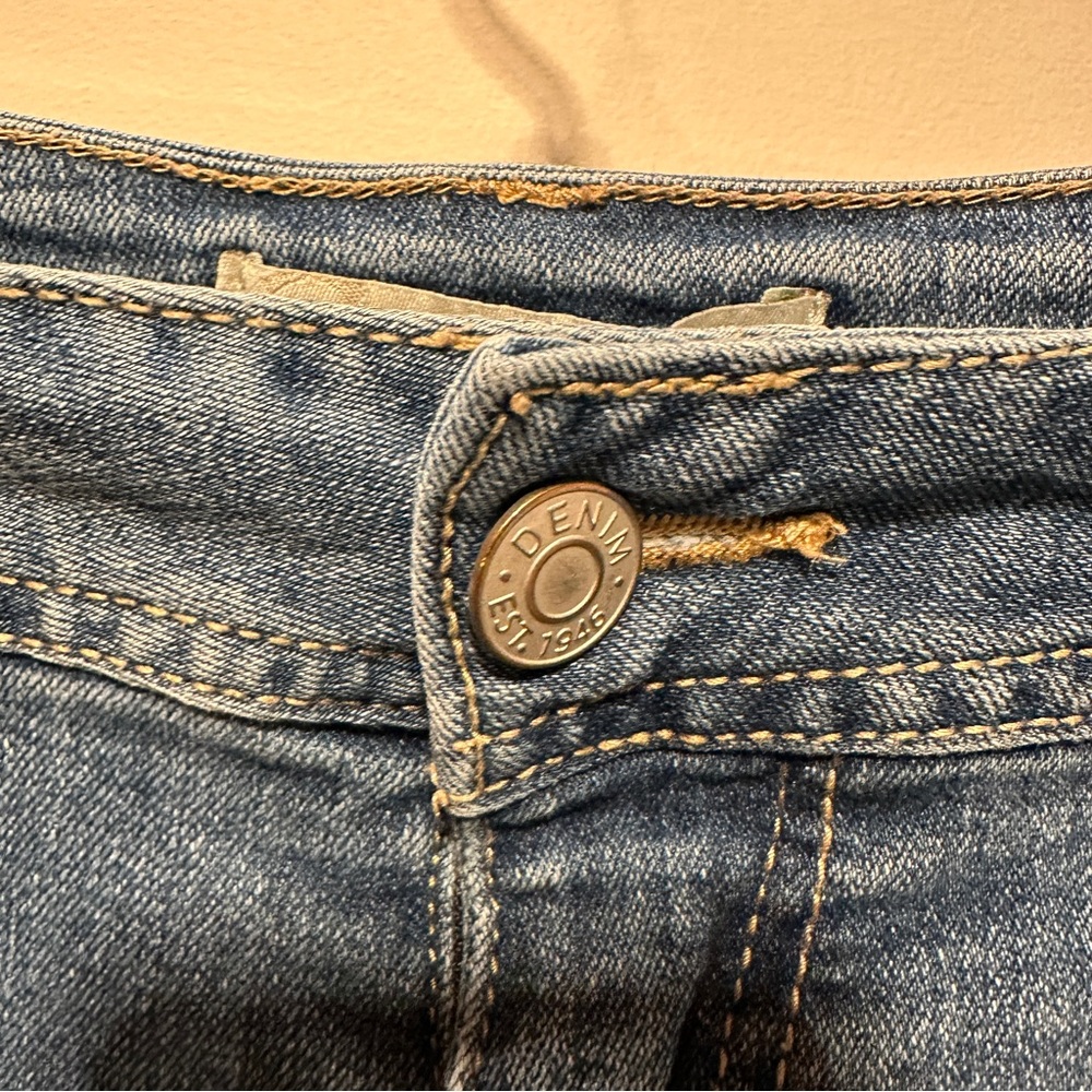 Women's Mid Blue Cropped Stretch Jeans with Frey at bottom 18W - Picture 5 of 8